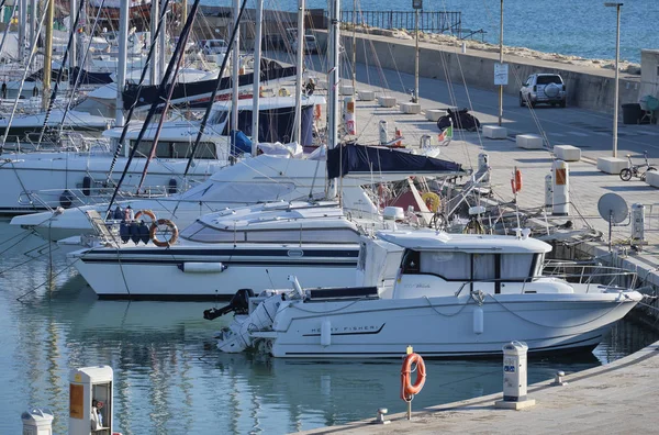 Talya Sicilya Akdeniz Marina Ragusa Şubat 2019 Lüks Yatlar Port — Stok fotoğraf