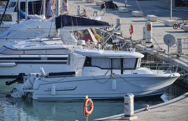 Italien Sicilien Medelhavet Marina Ragusa Februari 2019 Segelbåtar Lyxiga Hamnen — Stockfoto