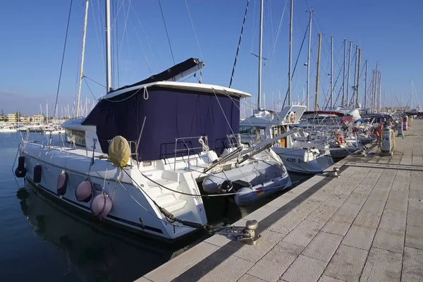 Italien Sicilien Middelhavet Marina Ragusa Februar 2019 Luksusyachter Havnen Editorial - Stock-foto