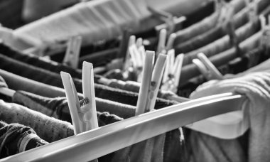 Kurutma askısında çamaşır yıkadım.