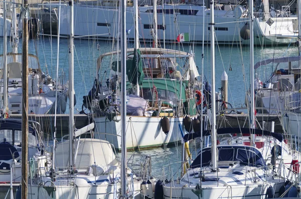 Itália Sicília Mar Mediterrâneo Marina Ragusa Fevereiro 2019 Veleiros Porto — Fotografia de Stock