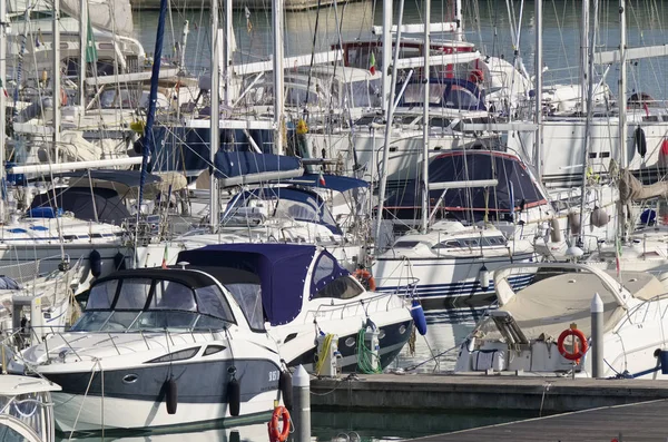 Itália Sicília Mar Mediterrâneo Marina Ragusa Fevereiro 2019 Iates Luxo — Fotografia de Stock