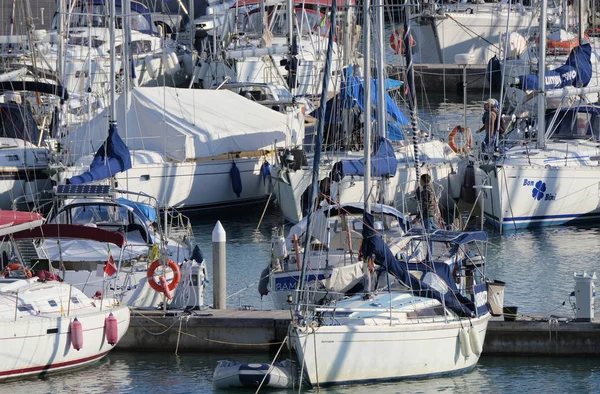 Itália Sicília Mar Mediterrâneo Marina Ragusa Fevereiro 2019 Pessoas Iates — Fotografia de Stock