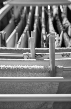 Kurutma askısında çamaşır yıkadım.