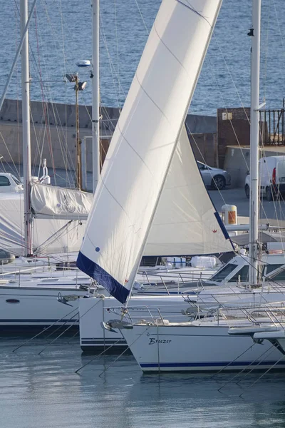 Talya Sicilya Akdeniz Marina Ragusa Şubat 2019 Yelkenli Tekneler Limanda — Stok fotoğraf