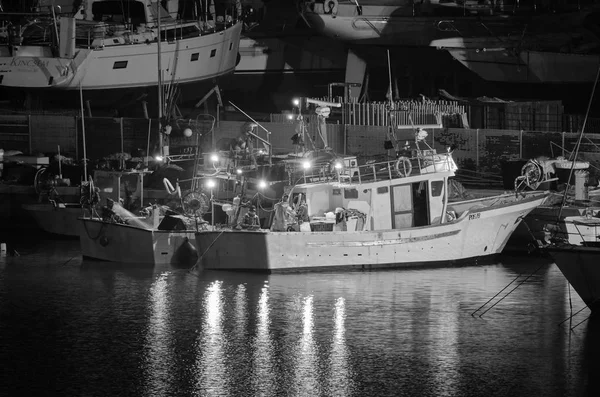 Itália Sicília Mar Mediterrâneo Marina Ragusa Fevereiro 2019 Pescadores Que — Fotografia de Stock