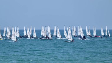 İtalya, Sicilya, Akdeniz, Marina di Ragusa; 8 Mart 2019, sandallar regatta - Editörden