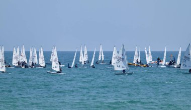İtalya, Sicilya, Akdeniz, Marina di Ragusa; 8 Mart 2019, sandallar regatta - Editörden