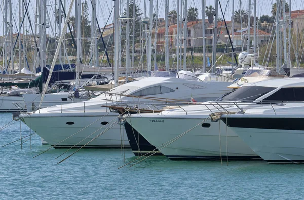 Włochy Sycylia Morze Śródziemne Marina Ragusa Marca 2019 Luksusowe Jachty — Zdjęcie stockowe