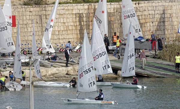 Itálie Sicílie Středozemní Moře Marina Ragusa Března 2019 Lidé Loďky — Stock fotografie