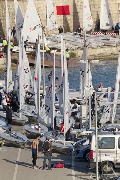 Itálie Sicílie Středozemní Moře Marina Ragusa Března 2019 Lidé Loďky — Stock fotografie