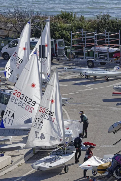 Itália Sicília Mar Mediterrâneo Marina Ragusa Março 2019 Pessoas Botes — Fotografia de Stock