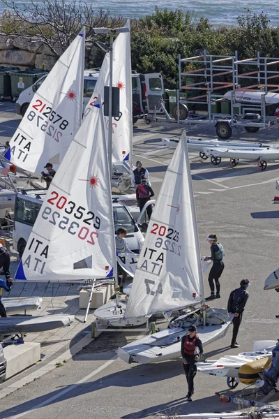 Itálie Sicílie Středozemní Moře Marina Ragusa Března 2019 Lidé Loďky — Stock fotografie