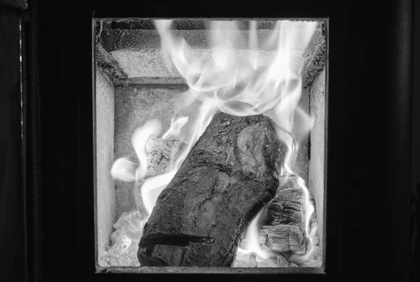 Leña Ardiendo Una Estufa — Foto de Stock