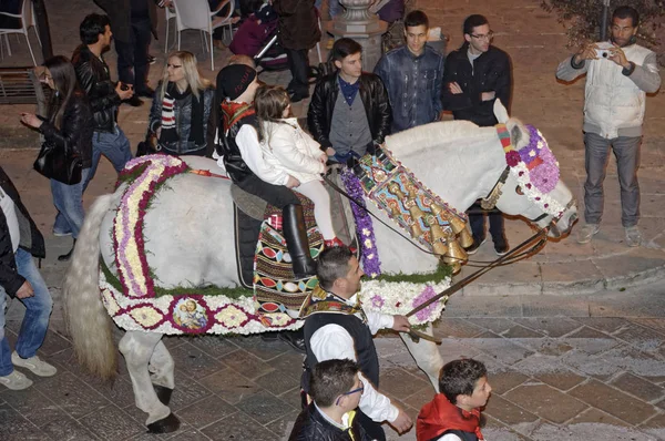 Italië Sicilië Scicli Provincie Ragusa Maart 2014 Versierd Mensen Paarden — Stockfoto