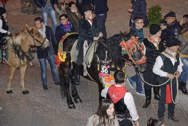 Italië Sicilië Scicli Provincie Ragusa Maart 2014 Versierd Mensen Paarden — Stockfoto