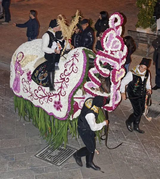 Italia Sicilia Scicli Provincia Ragusa Marzo 2014 Personas Caballos Adornados —  Fotos de Stock