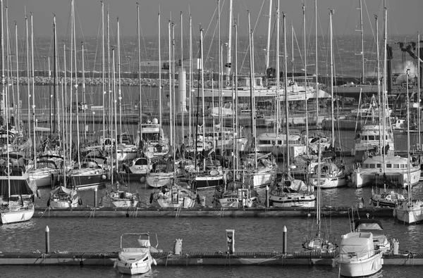 Italia Sicilia Mar Mediterráneo Marina Ragusa Marzo 2014 Barcos Motor — Foto de Stock