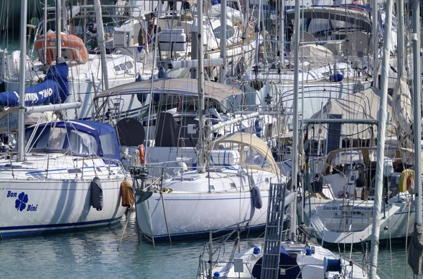 Italia Sicilia Mar Mediterráneo Marina Ragusa Marzo 2019 Veleros Puerto —  Fotos de Stock