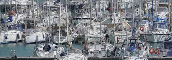 Włochy Sycylia Morze Śródziemne Marina Ragusa Marca 2019 Żeglarstwo Łodzie — Zdjęcie stockowe