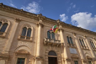 İtalya, Sicilya, Scicli (Ragusa eyaletinde), Barok townhall'ın bina cephe görüntülemek 