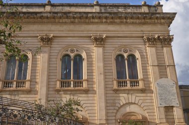 İtalya, Sicilya, Scicli (Ragusa eyaletinde), Barok townhall'ın bina cephe görüntülemek 