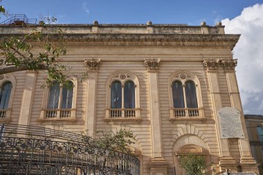 İtalya, Sicilya, Scicli (Ragusa eyaletinde), Barok townhall'ın bina cephe görüntülemek 