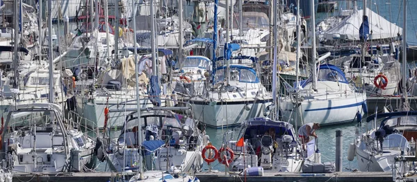 Itália Sicília Mar Mediterrâneo Marina Ragusa Março 2019 Pessoas Iates — Fotografia de Stock