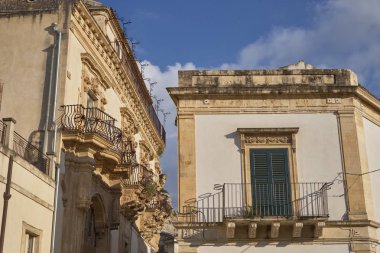 İtalya, Sicilya, Scicli (Ragusa eyaletinde), Barok Beneventano Palace cephe görünümü