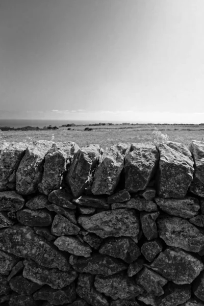 Italia Sicilia Campo Típica Pared Piedra Siciliana Mar Mediterráneo Fondo — Foto de Stock