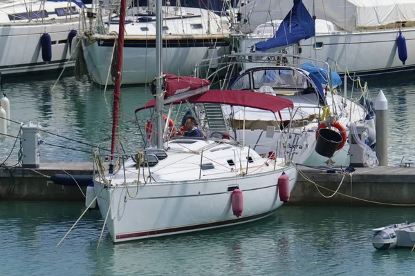 Italia Sicilia Mar Mediterraneo Marina Ragusa Aprile 2019 Persone Yacht — Foto Stock