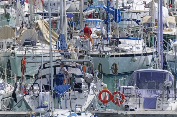 Italia Sicilia Mar Mediterráneo Marina Ragusa Abril 2019 Personas Yates — Foto de Stock