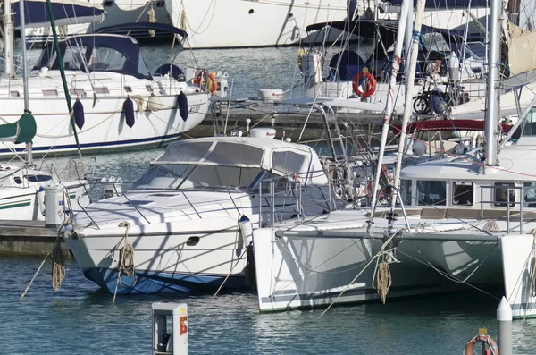 Италия Сицилия Средиземное Море Marina Ragusa Апреля 2019 Роскошные Яхты — стоковое фото