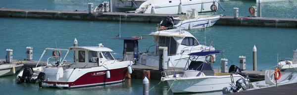 Italia Sicilia Mar Mediterráneo Marina Ragusa Abril 2019 Barcos Motor —  Fotos de Stock