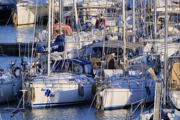 Італія Сицилія Середземне Море Марина Рагуза Квітня 2019 Вітрильні Човни — стокове фото