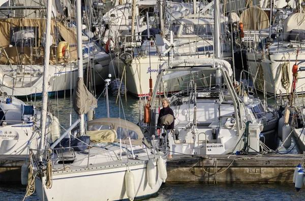 Italia Sicilia Mar Mediterráneo Marina Ragusa Abril 2019 Personas Yates — Foto de Stock