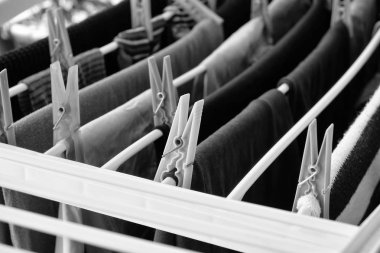 Kurutma askısında çamaşır yıkadım.