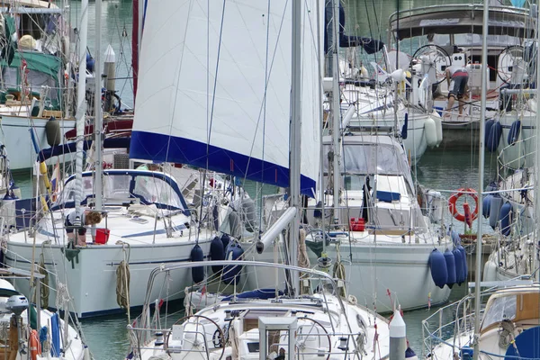 Italia Sicilia Mar Mediterráneo Marina Ragusa Abril 2019 Personas Barcos —  Fotos de Stock