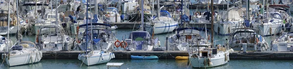 Włochy Sycylia Morze Śródziemne Marina Ragusa Kwietnia 2019 Łodzie Żaglowe — Zdjęcie stockowe