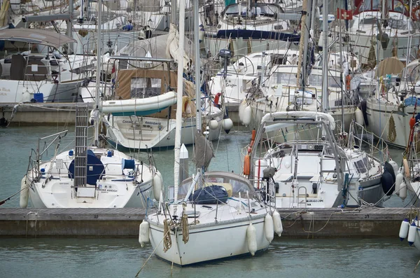 Itália Sicília Mar Mediterrâneo Marina Ragusa Abril 2019 Veleiros Porto — Fotografia de Stock