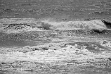 İtalya, Sicilya Kanalı, kışın sert Akdeniz