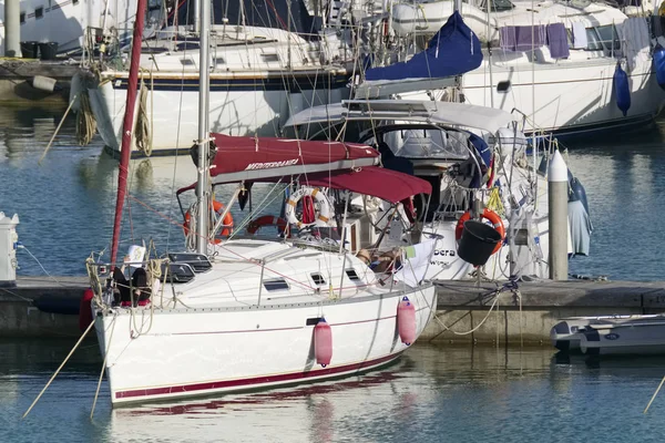 Talya Sicilya Akdeniz Marina Ragusa Nisan 2019 Limanda Bir Yelkenli — Stok fotoğraf