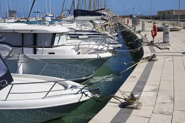 Italia Sicilia Mar Mediterráneo Marina Ragusa Abril 2019 Barcos Motor — Foto de Stock