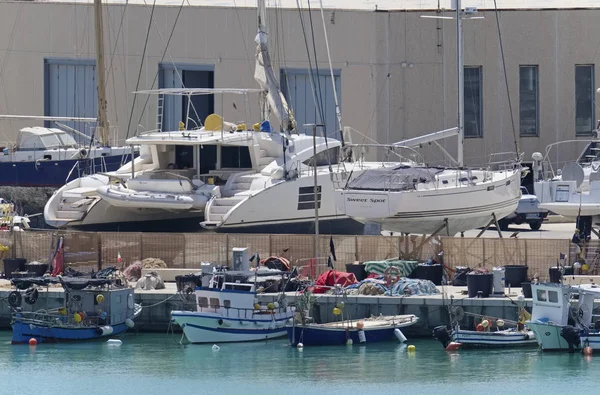 Italien Sizilien Mittelmeer Marina Ragusa Mai 2019 Hölzerne Fischerboote Und — Stockfoto