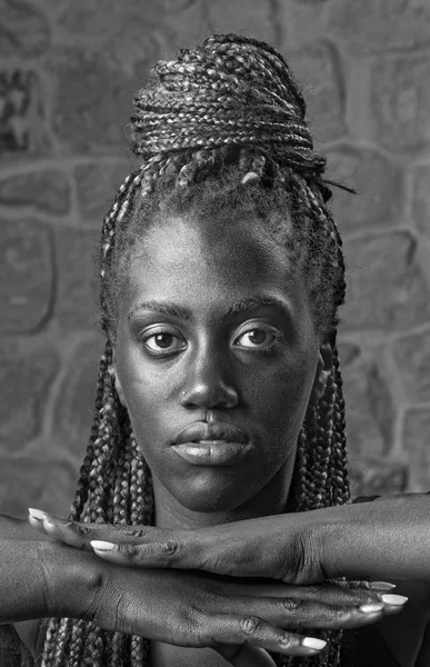 Νεαρή Μαύρη Γυναίκα Πορτρέτο Στούντιο — Φωτογραφία Αρχείου