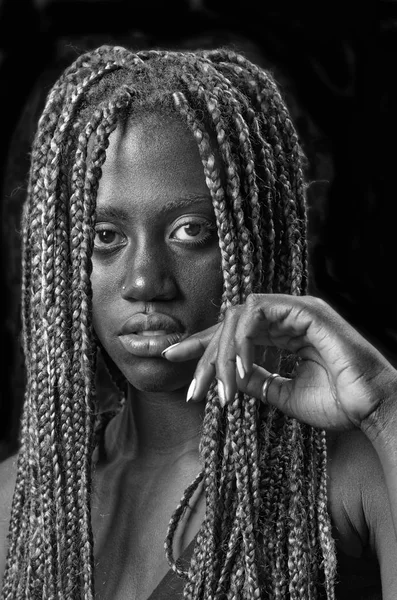 Junge Schwarze Frau Studioporträt — Stockfoto