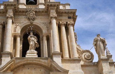 İtalya, Sicilya, Scicli (Ragusa eyaletinde), St. Bartolomeo kilise Barok Cephesi (1500 a.C.)