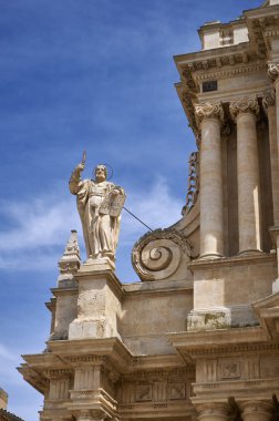 İtalya, Sicilya, Scicli (Ragusa eyaletinde), St. Bartolomeo kilise Barok Cephesi (1500 a.C.)