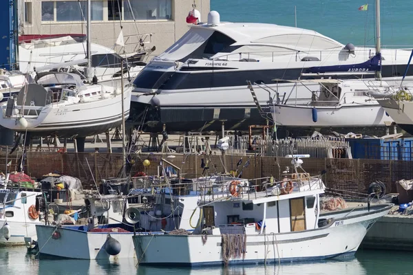 Italia Sicilia Mar Mediterráneo Marina Ragusa Mayo 2019 Barcos Pesqueros — Foto de Stock