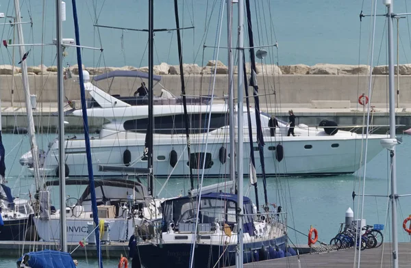 Talya Sicilya Akdeniz Marina Ragusa Mayıs 2019 Limanda Lüks Yatlar — Stok fotoğraf